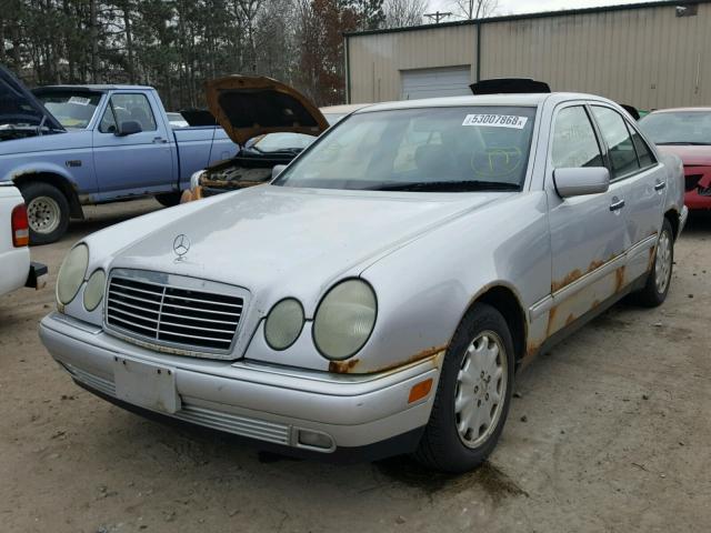 WDBJF65H2XA832477 - 1999 MERCEDES-BENZ E 320 SILVER photo 2