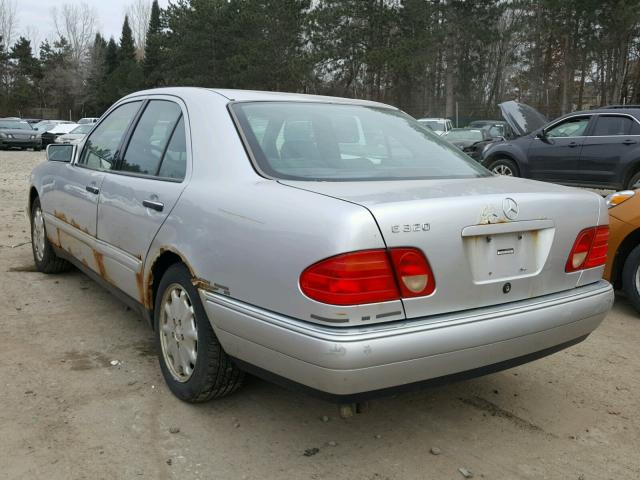 WDBJF65H2XA832477 - 1999 MERCEDES-BENZ E 320 SILVER photo 3