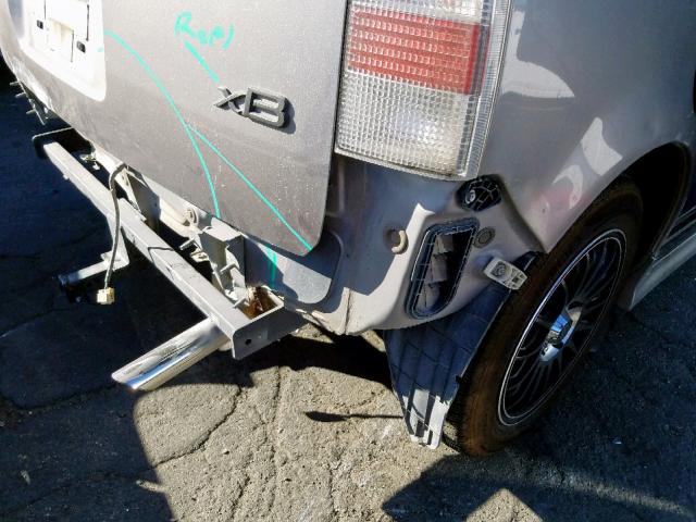 JTLKT324454019155 - 2005 TOYOTA SCION XB Grau Foto 9