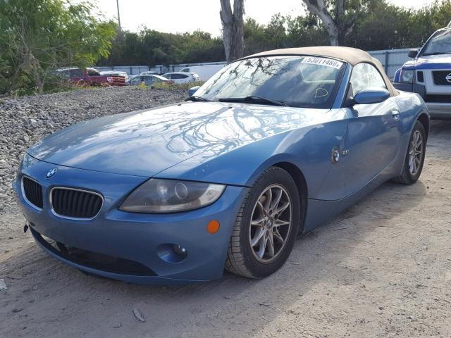 4USBT33575LS54345 - 2005 BMW Z4 2.5 BLUE photo 2