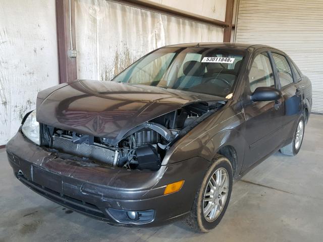 1FAFP34N07W247738 - 2007 FORD FOCUS ZX4 GRAY photo 2