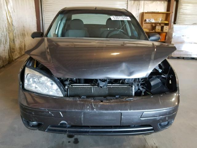 1FAFP34N07W247738 - 2007 FORD FOCUS ZX4 GRAY photo 9