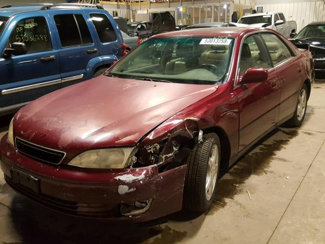 JT8BF28G8W5025744 - 1998 LEXUS ES 300 BURGUNDY photo 2