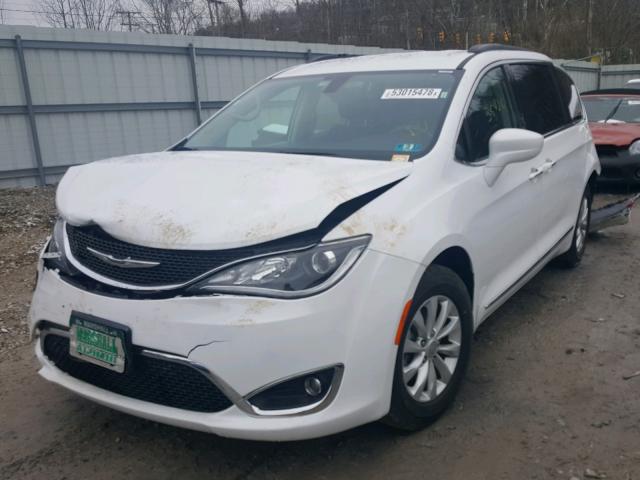 2C4RC1BG1HR564627 - 2017 CHRYSLER PACIFICA T WHITE photo 2