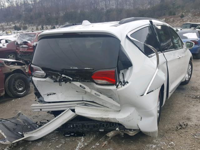 2C4RC1BG1HR564627 - 2017 CHRYSLER PACIFICA T WHITE photo 4