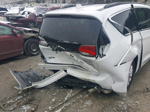 2C4RC1BG1HR564627 - 2017 CHRYSLER PACIFICA T WHITE photo 9