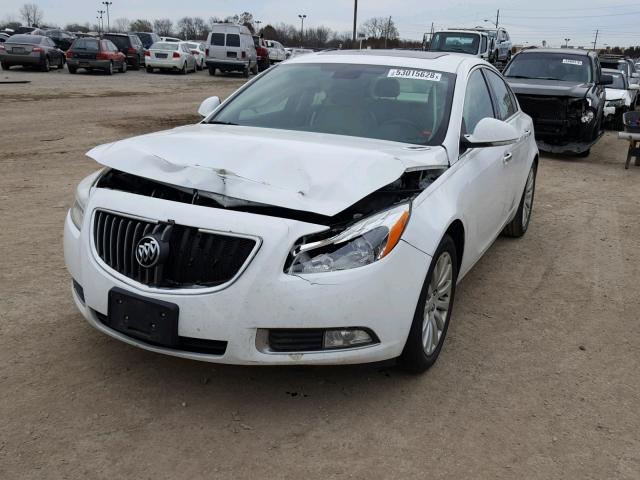 2G4GS5EV5D9196096 - 2013 BUICK REGAL PREM WHITE photo 2