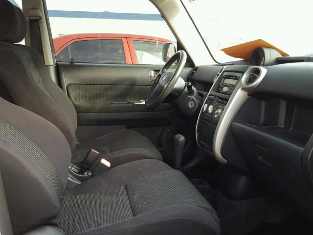 JTLKT324X40142285 - 2004 TOYOTA SCION XB Ақ фото 5