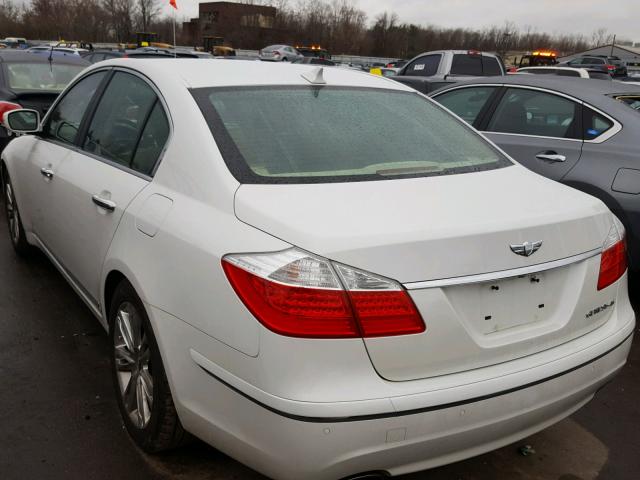 KMHGC46F19U065028 - 2009 HYUNDAI GENESIS 4. WHITE photo 3