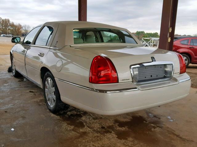 1LNHM83V27Y608686 - 2007 LINCOLN TOWN CAR D WHITE photo 3