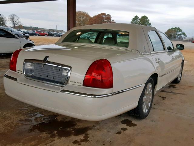 1LNHM83V27Y608686 - 2007 LINCOLN TOWN CAR D WHITE photo 4