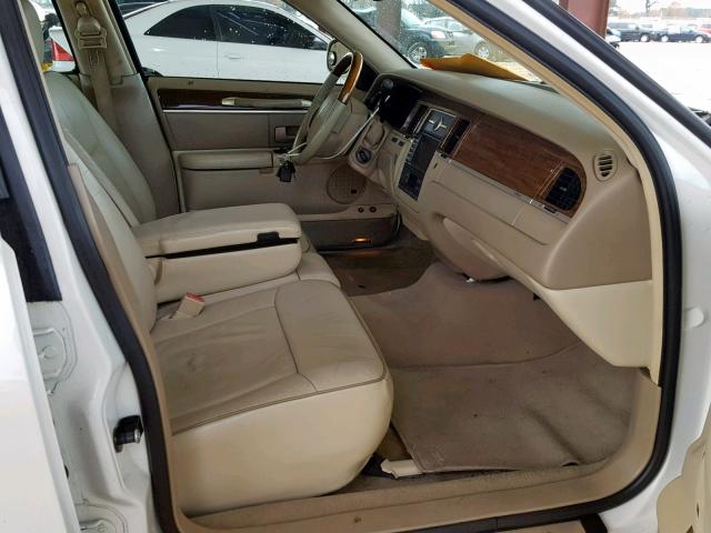 1LNHM83V27Y608686 - 2007 LINCOLN TOWN CAR D WHITE photo 5