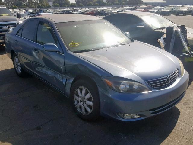 JTDBE30K220006494 - 2002 TOYOTA CAMRY LE BLUE photo 1