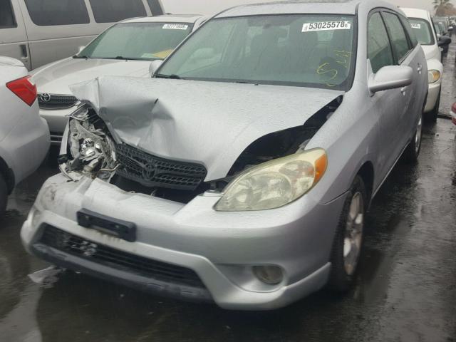 2T1KR32E15C490521 - 2005 TOYOTA MATRIX SILVER photo 2