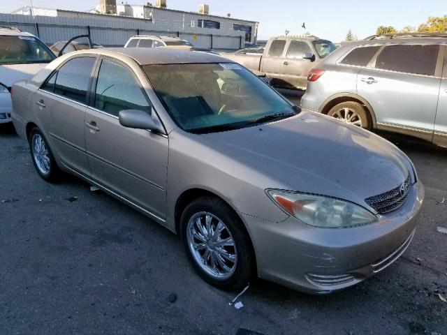 JTDBE32K420101832 - 2002 TOYOTA CAMRY LE GOLD photo 1