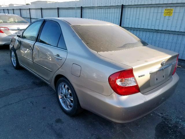 JTDBE32K420101832 - 2002 TOYOTA CAMRY LE GOLD photo 3