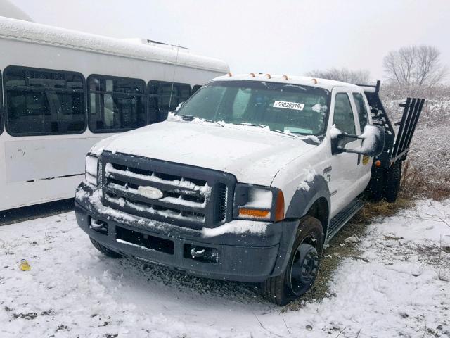 1FDAW57P15EB01900 - 2005 FORD F550 SUPER WHITE photo 2