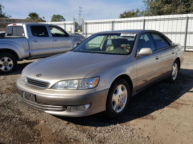 JT8BF28G2Y0286920 - 2000 LEXUS ES 300 SILVER photo 2