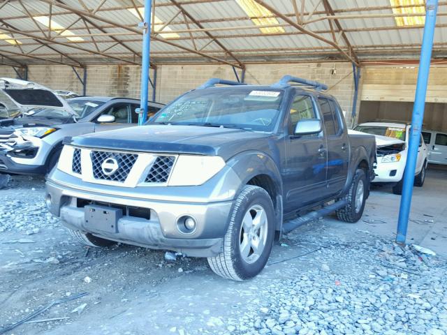 1N6AD07U95C415256 - 2005 NISSAN FRONTIER C GRAY photo 2