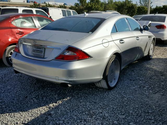 WDDDJ72X18A131662 - 2008 MERCEDES-BENZ CLS 550 SILVER photo 4