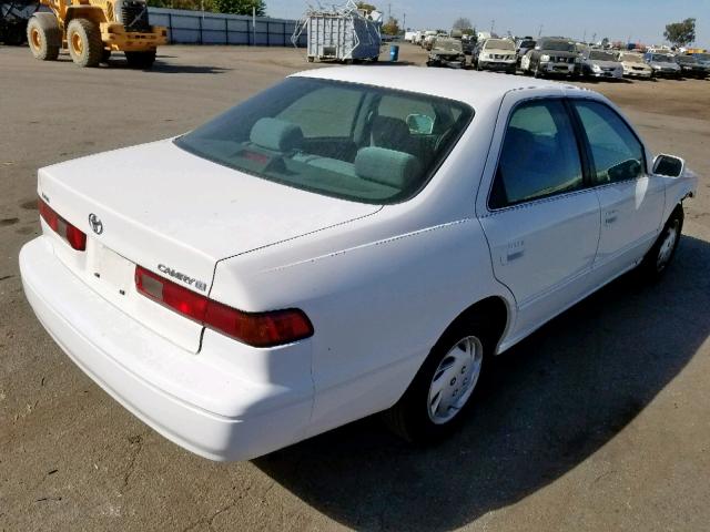 JT2BG22K5X0379921 - 1999 TOYOTA CAMRY LE WHITE photo 4