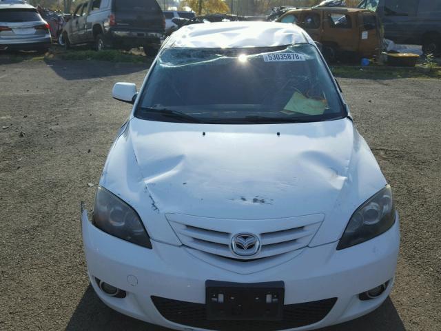 JM1BK143041109975 - 2004 MAZDA 3 HATCHBAC WHITE photo 9