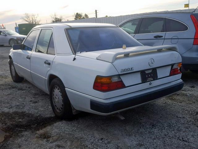 WDBEA30D8LB221862 - 1990 MERCEDES-BENZ 300 E WHITE photo 3