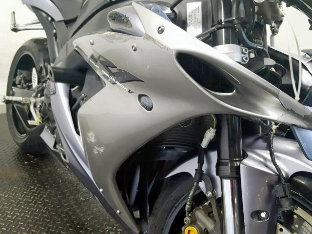 JYARN13E44A004120 - 2004 YAMAHA YZFR1 GRAY photo 17