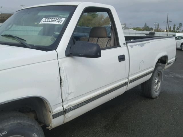 1GTGC24R8YR103460 - 2000 GMC SIERRA C25 WHITE photo 9