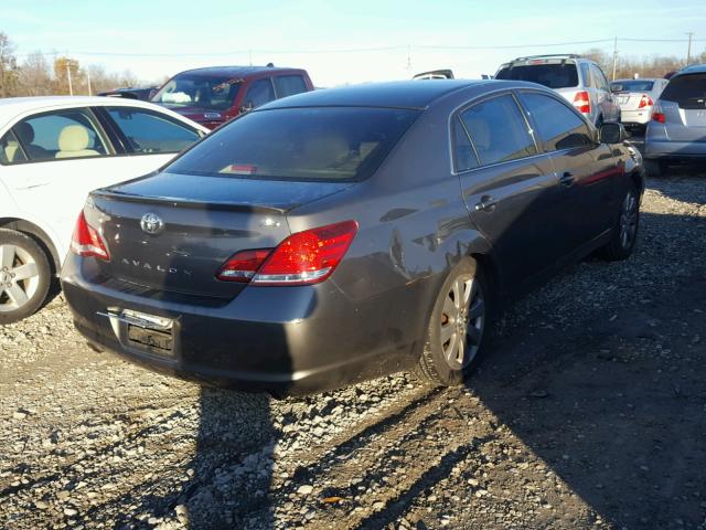 4T1BK36B06U157876 - 2006 TOYOTA AVALON XL GRAY photo 4