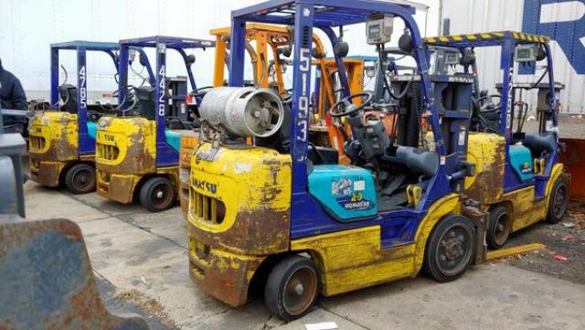 565214A - 2003 KMTS FORKLIFT UNKNOWN - NOT OK FOR INV. photo 2