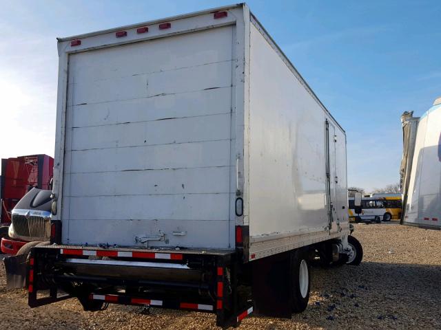 1FVACWDC65HU94834 - 2005 FREIGHTLINER M2 106 MED WHITE photo 4