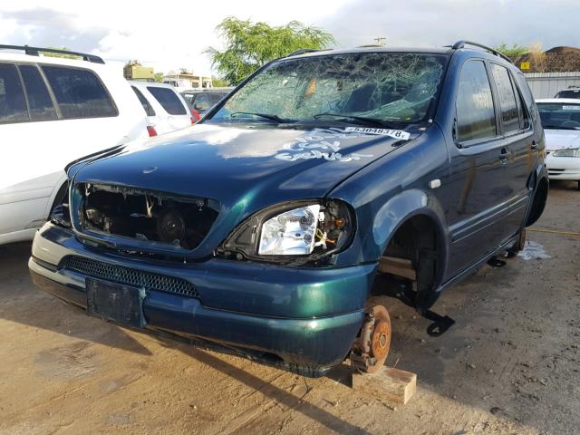 4JGAB54E9XA051661 - 1999 MERCEDES-BENZ ML 320 GREEN photo 2