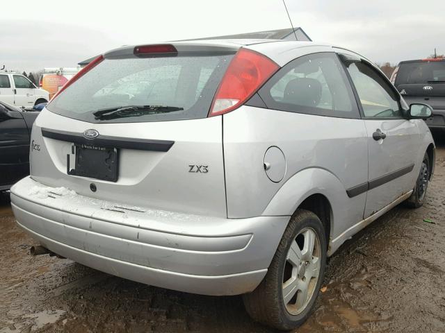 3FAFP31Z74R127361 - 2004 FORD FOCUS ZX3 SILVER photo 4