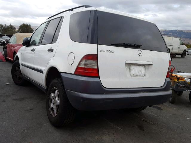 4JGAB54E9XA107775 - 1999 MERCEDES-BENZ ML 320 WHITE photo 3