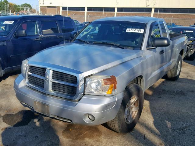 1D7HE42K27S112894 - 2007 DODGE DAKOTA SLT SILVER photo 2