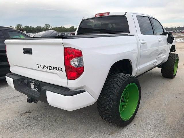 5TFDW5F13HX621829 - 2017 TOYOTA TUNDRA CRE WHITE photo 4