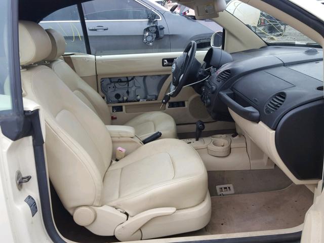 3VWCM31Y75M300210 - 2005 VOLKSWAGEN NEW BEETLE Weiß Foto 5