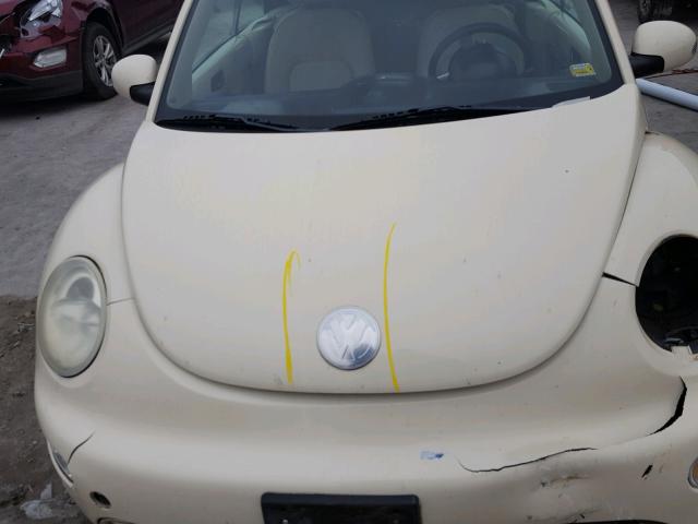 3VWCM31Y75M300210 - 2005 VOLKSWAGEN NEW BEETLE Weiß Foto 7