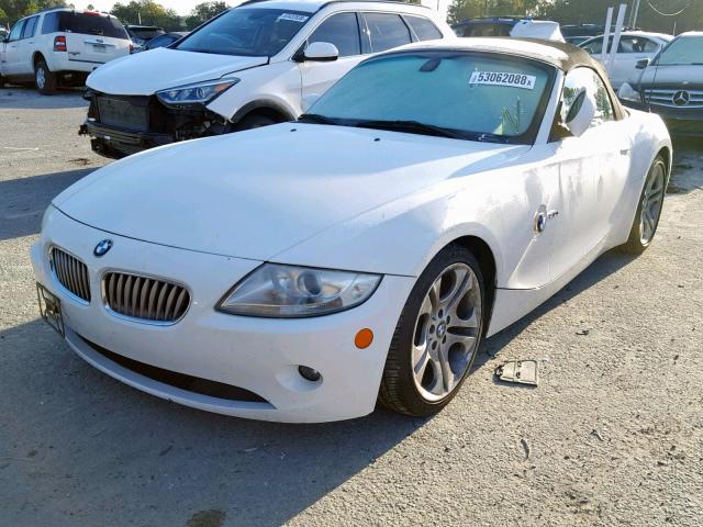 4USBT53555LU09339 - 2005 BMW Z4 3.0 WHITE photo 2