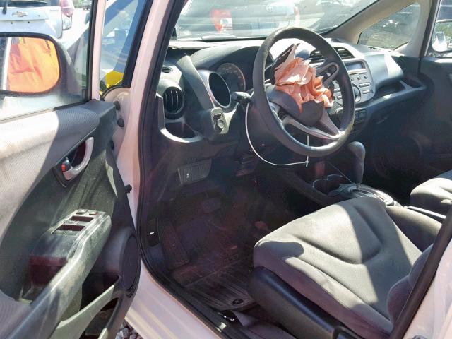 JHMGE8H32DC005068 - 2013 HONDA FIT WHITE photo 9