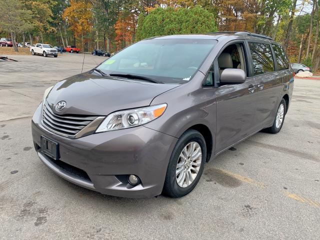 5TDYK3DC9BS022758 - 2011 TOYOTA SIENNA XLE GRAY photo 3