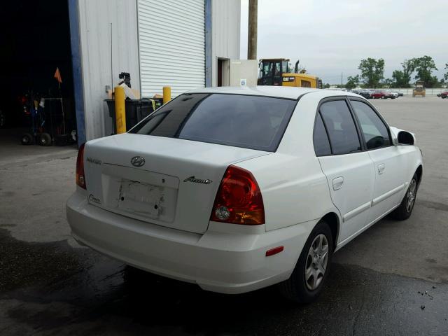 KMHCG45C65U645296 - 2005 HYUNDAI ACCENT GL WHITE photo 4