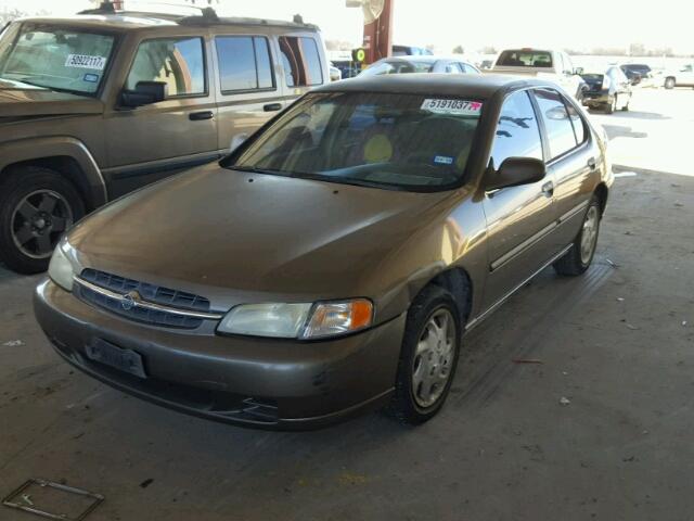 1N4DL01DXWC217529 - 1998 NISSAN ALTIMA XE BROWN photo 2