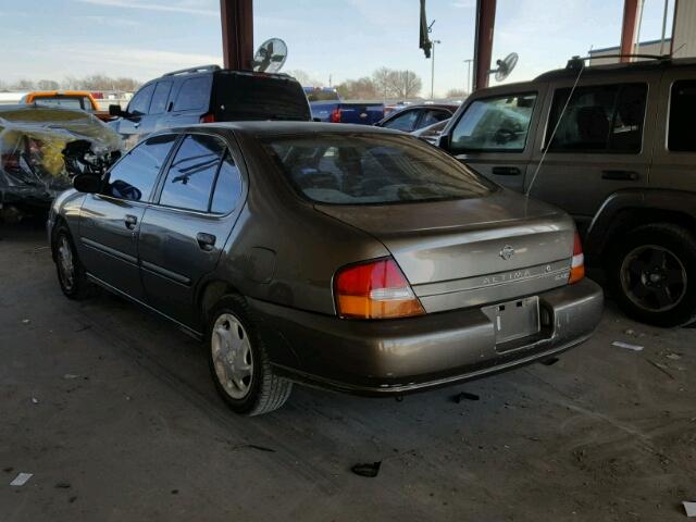 1N4DL01DXWC217529 - 1998 NISSAN ALTIMA XE BROWN photo 3