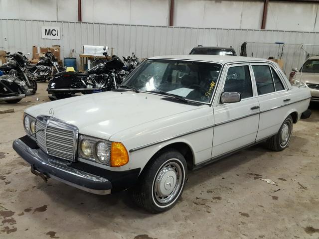 WDBAB23A1CB314388 - 1982 MERCEDES-BENZ 240 D GRAY photo 2