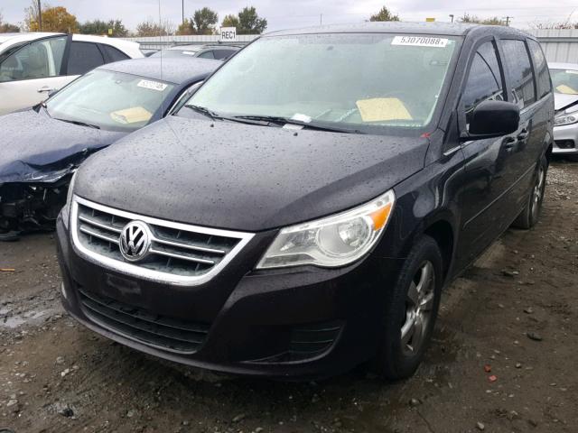 2V4RW3D17AR242517 - 2010 VOLKSWAGEN ROUTAN SE PURPLE photo 2