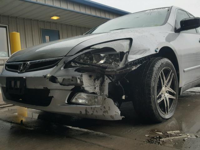 1HGCM56194A104678 - 2004 HONDA ACCORD DX SILVER photo 9