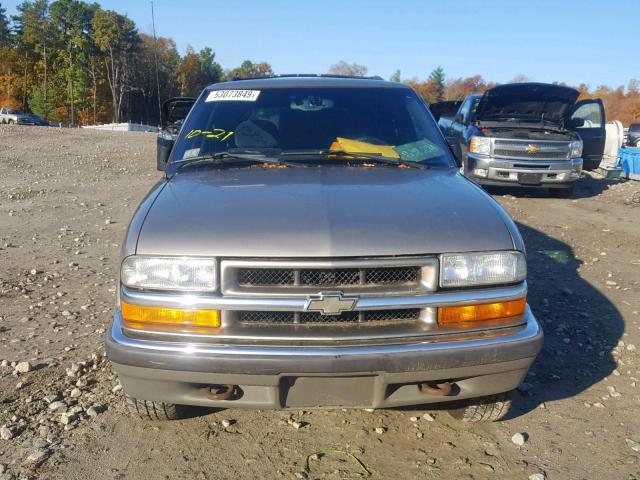 1GNDT13W71K262769 - 2001 CHEVROLET BLAZER BROWN photo 9