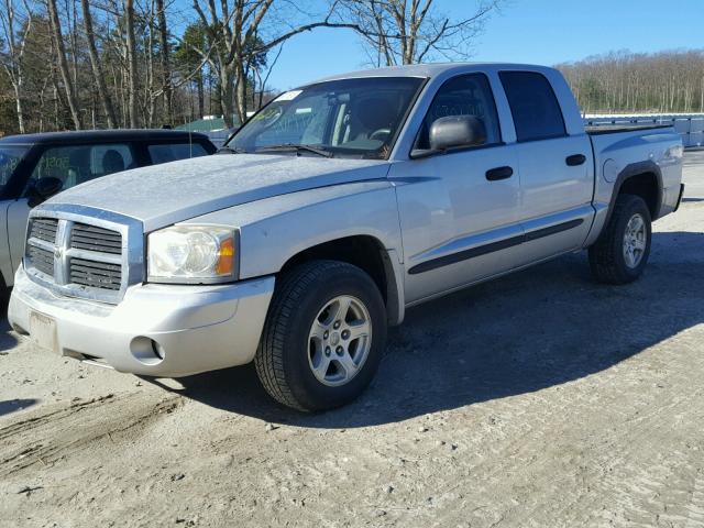 1D7HW48N47S128304 - 2007 DODGE DAKOTA QUA SILVER photo 2